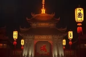 纪实片《旧日胶片》封面，胶片盘与放映机镜头